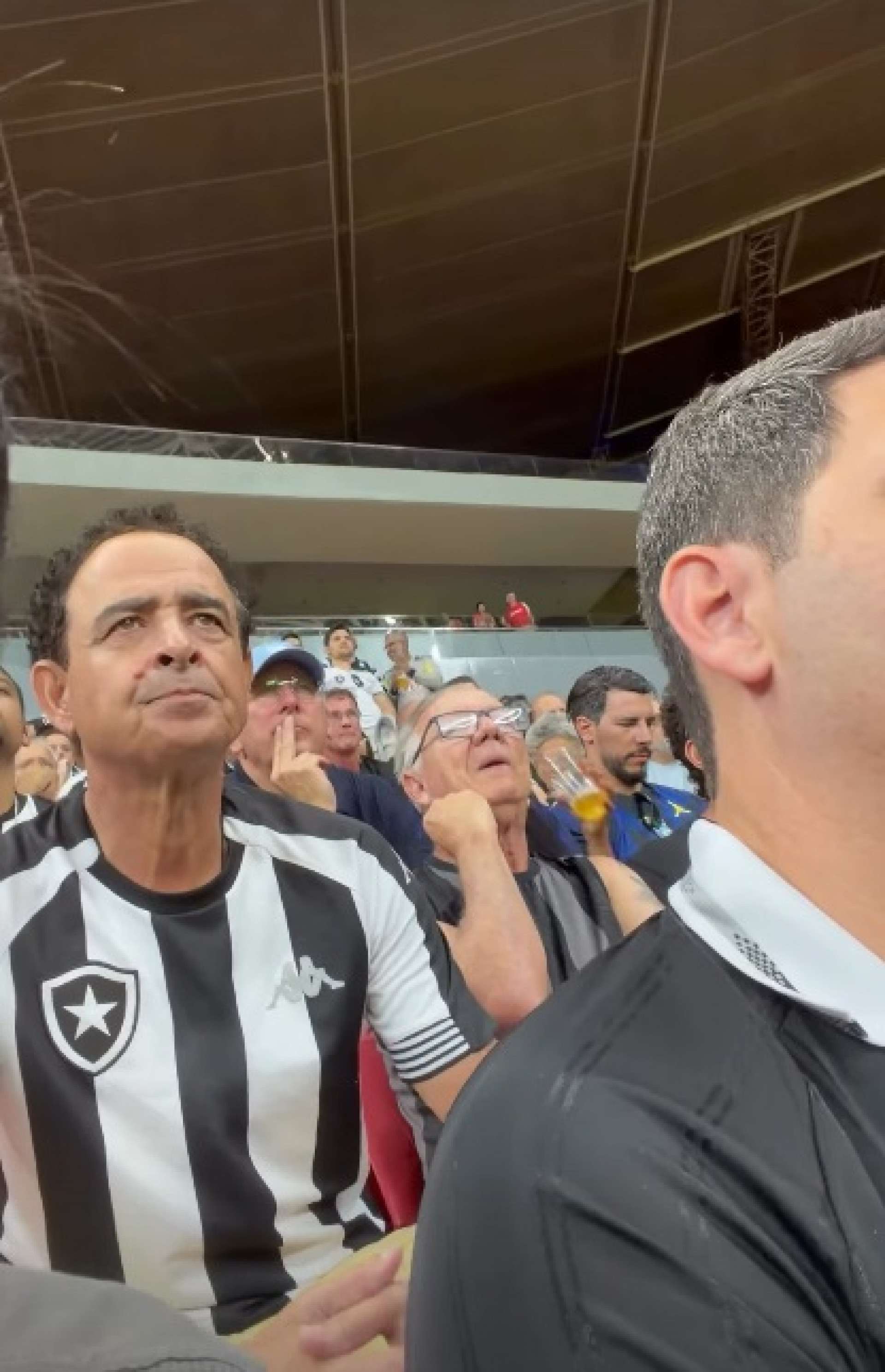 Franclim minimiza presença de Textor, que manda recado para torcida do Botafogo