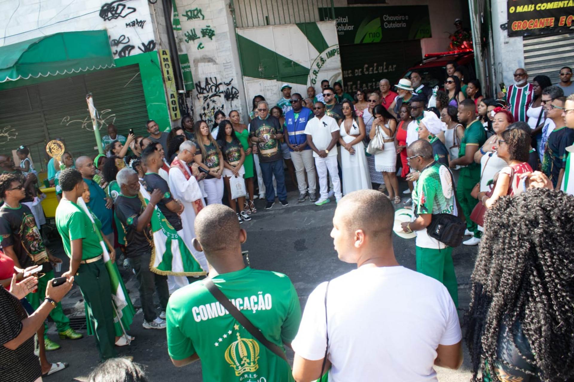 Integrantes do Império Serrano em carreata em homenagem a São Jorge - Érica Martin/Agência O DIA