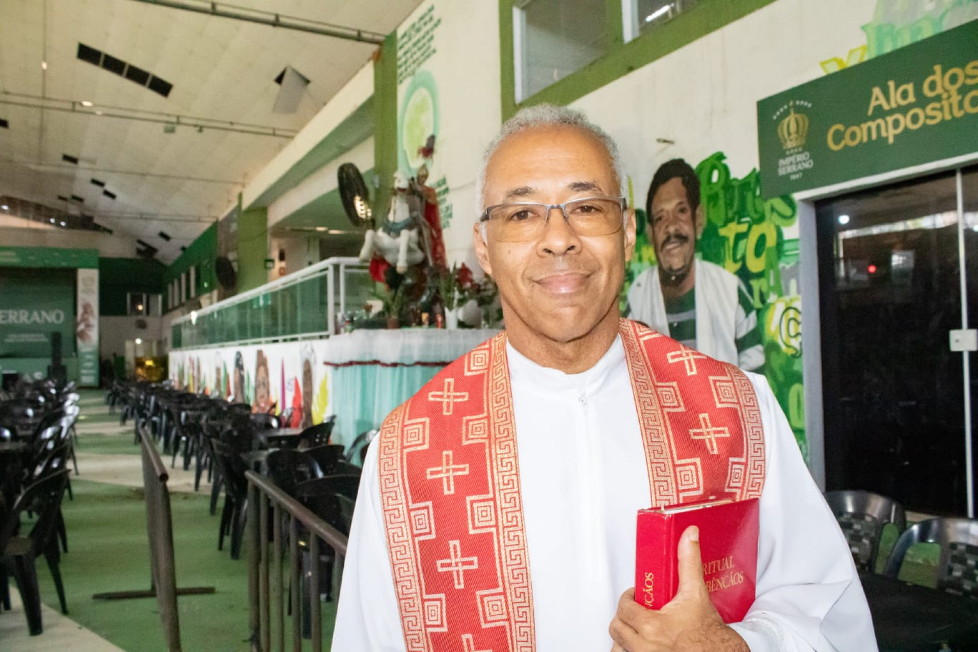 Padre Ubiratan de Araújo prestigiou o evento  - Érica Martin/Agência O DIA