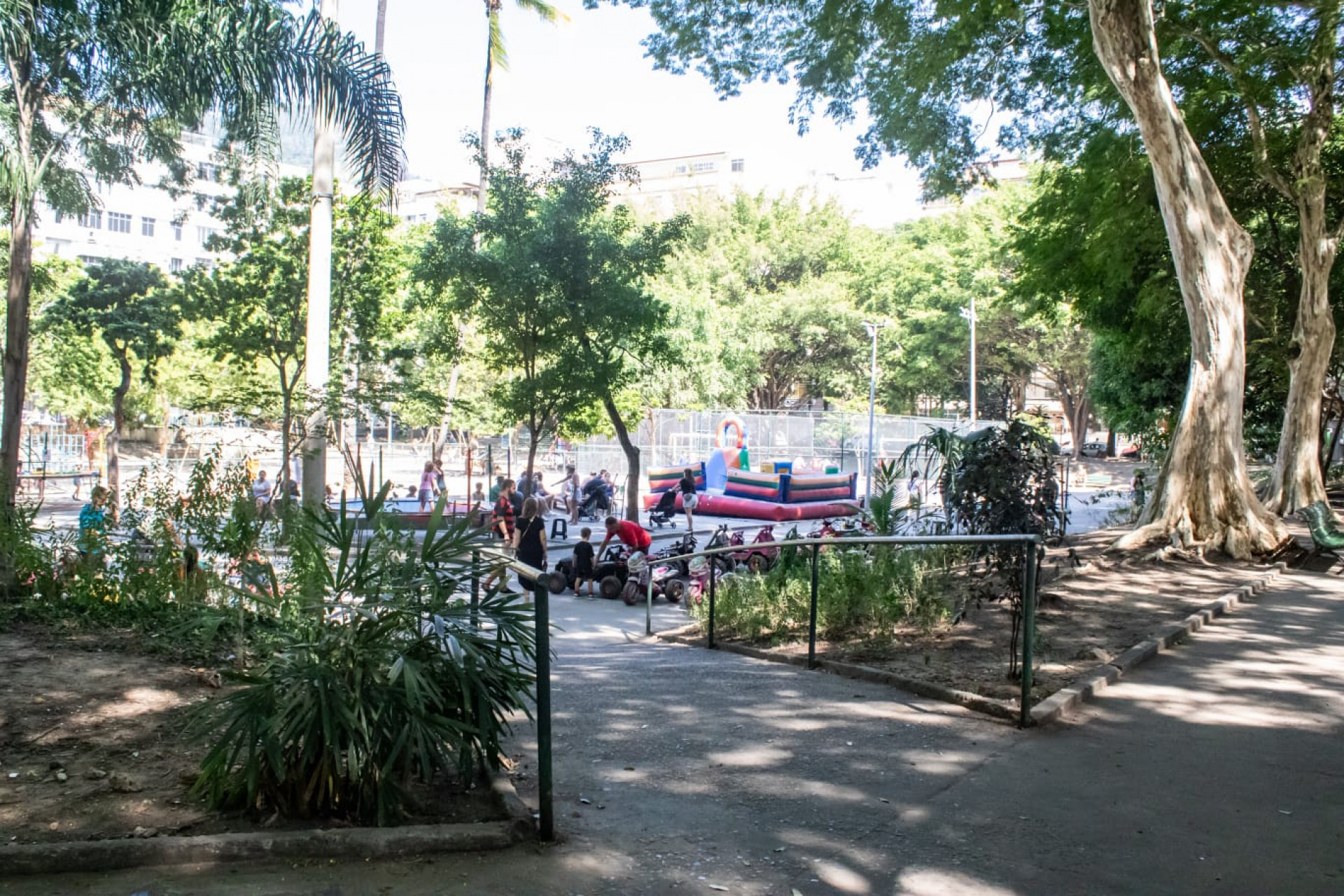 Praça Afonso Pena teve o policiamento reforçado pela Força Municipal - Érica Martin / Agência O Dia