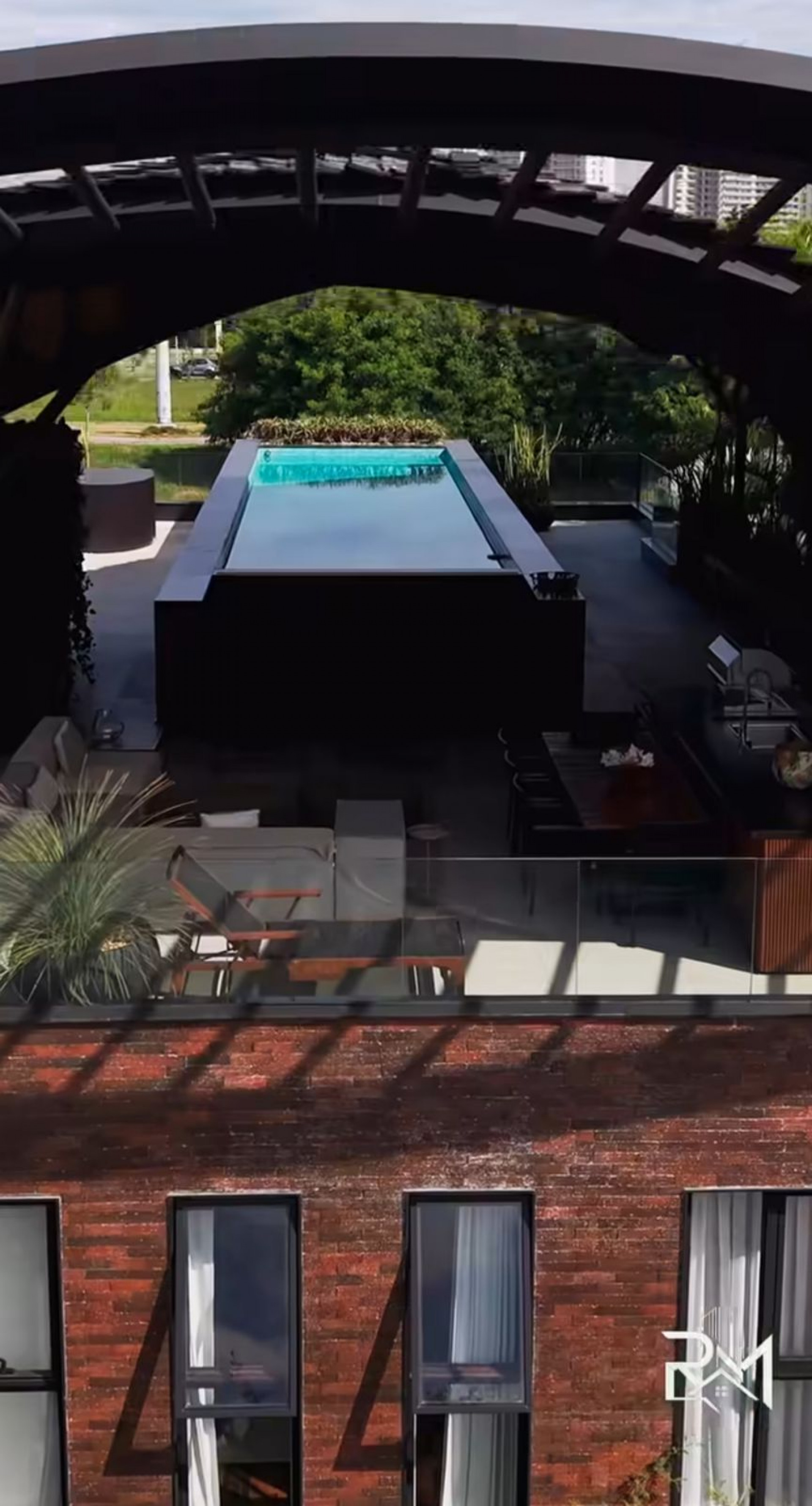 Marina Ruy Barbosa: mansão dada aos pais em 2022 entra à venda por R$ 8,9 milhões - Foto: Redes sociais/ Reprodução