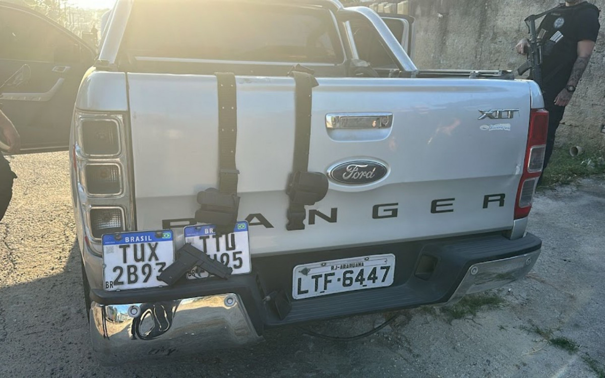 Carros roubados foram recuperados durante a Operação Torniquete em São Gonçalo - Divulgação