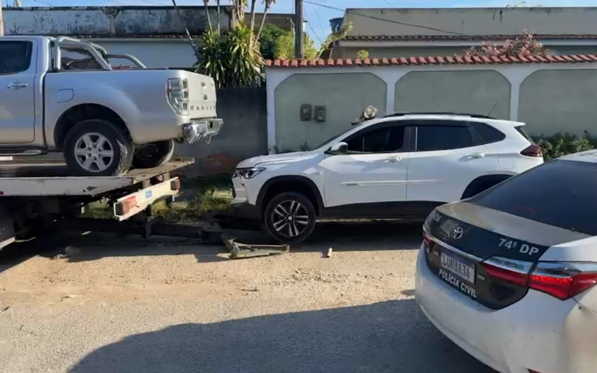 Carros roubados foram recuperados durante a Operação Torniquete em São Gonçalo - Divulgação