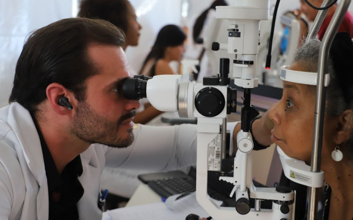 Estrutura móvel com centro cirúrgico já atende pacientes e marca início de nova etapa na saúde oftalmológica
