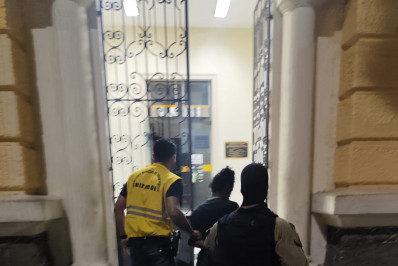 Agentes da Guarda Municipal prendem suspeito de arrombar banca de jornal