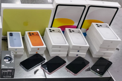 Receita Federal apreende mais de R$ 130 mil em iPhones e perfumes no Galeão