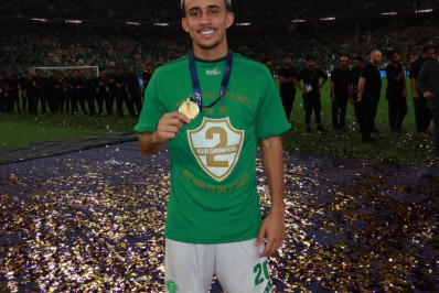Revelado pelo Flamengo, jogador conquista título de importância na Ásia: 'Momento especial'