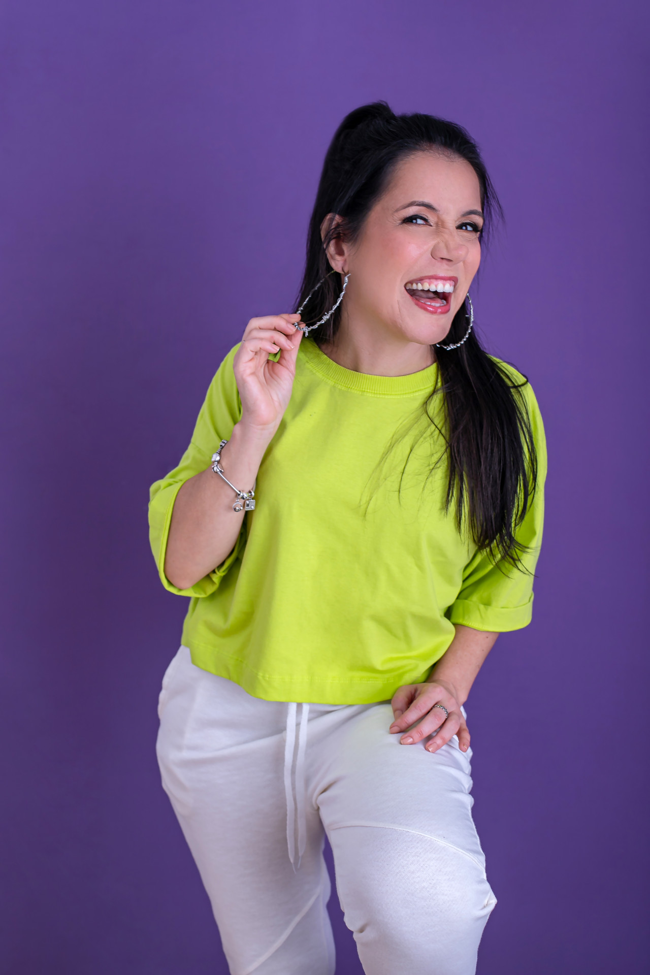 Humorista de Niterói que viralizou falando ao contrário estreia show