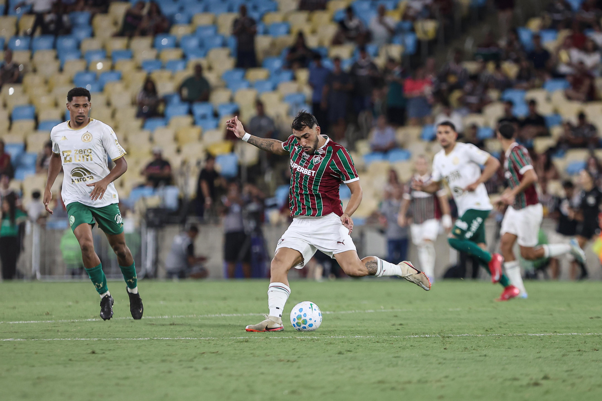 Freytes revela ajuda de psicólogo por críticas no Fluminense: 'Não é fácil'