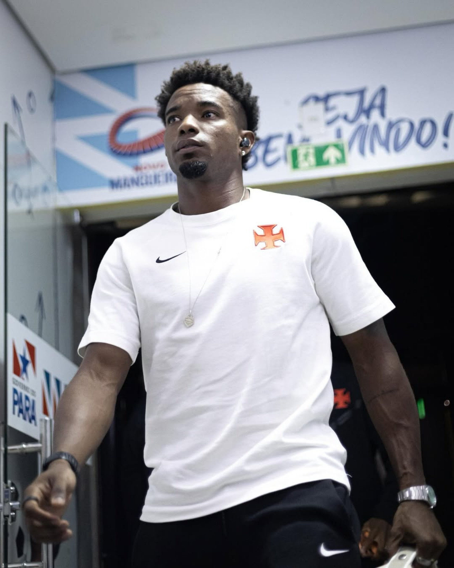 Thiago Mendes pode pegar suspensão