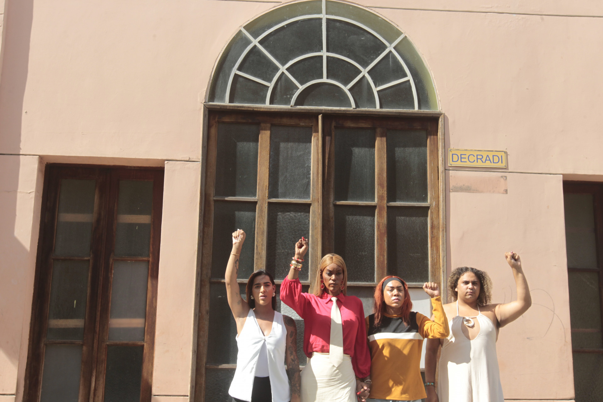 Roberta Santana &eacute; acompanhada pela vereadora Benny Briolly acompanha at&eacute; a DECRADI - Reginaldo Pimenta/Ag&ecirc;ncia O Dia