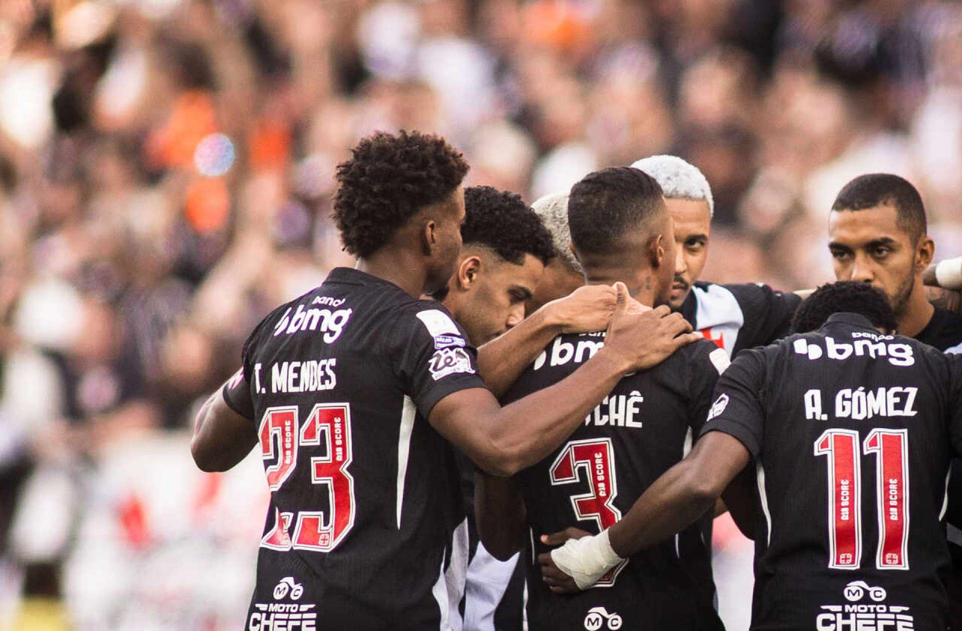 Thiago Mendes, do Vasco, dispara contra jogador do Corinthians ap&oacute;s falta: ‘Desleal’