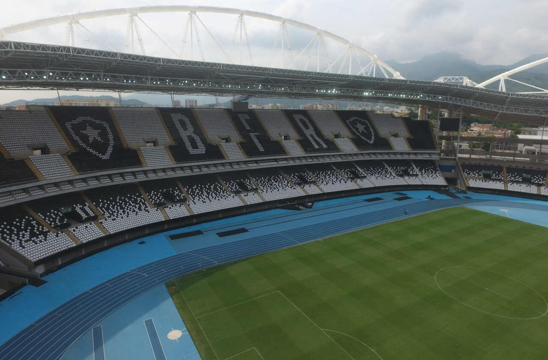 Botafogo diz &agrave; Justi&ccedil;a que est&aacute; em “estado pr&eacute;-falimentar”