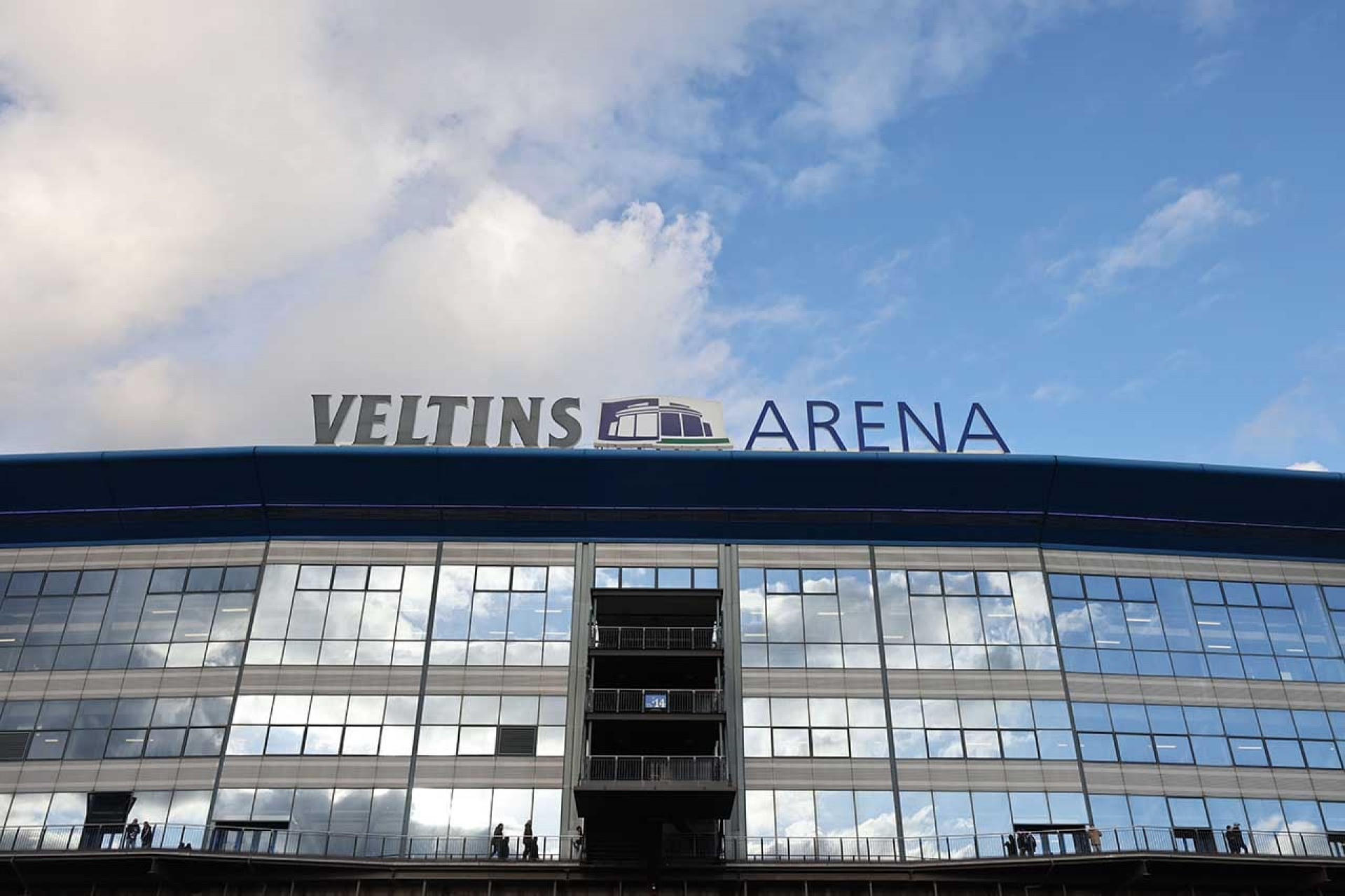 Homem &eacute; encontrado morto em est&aacute;dio do Schalke 04, e clube abre investiga&ccedil;&atilde;o