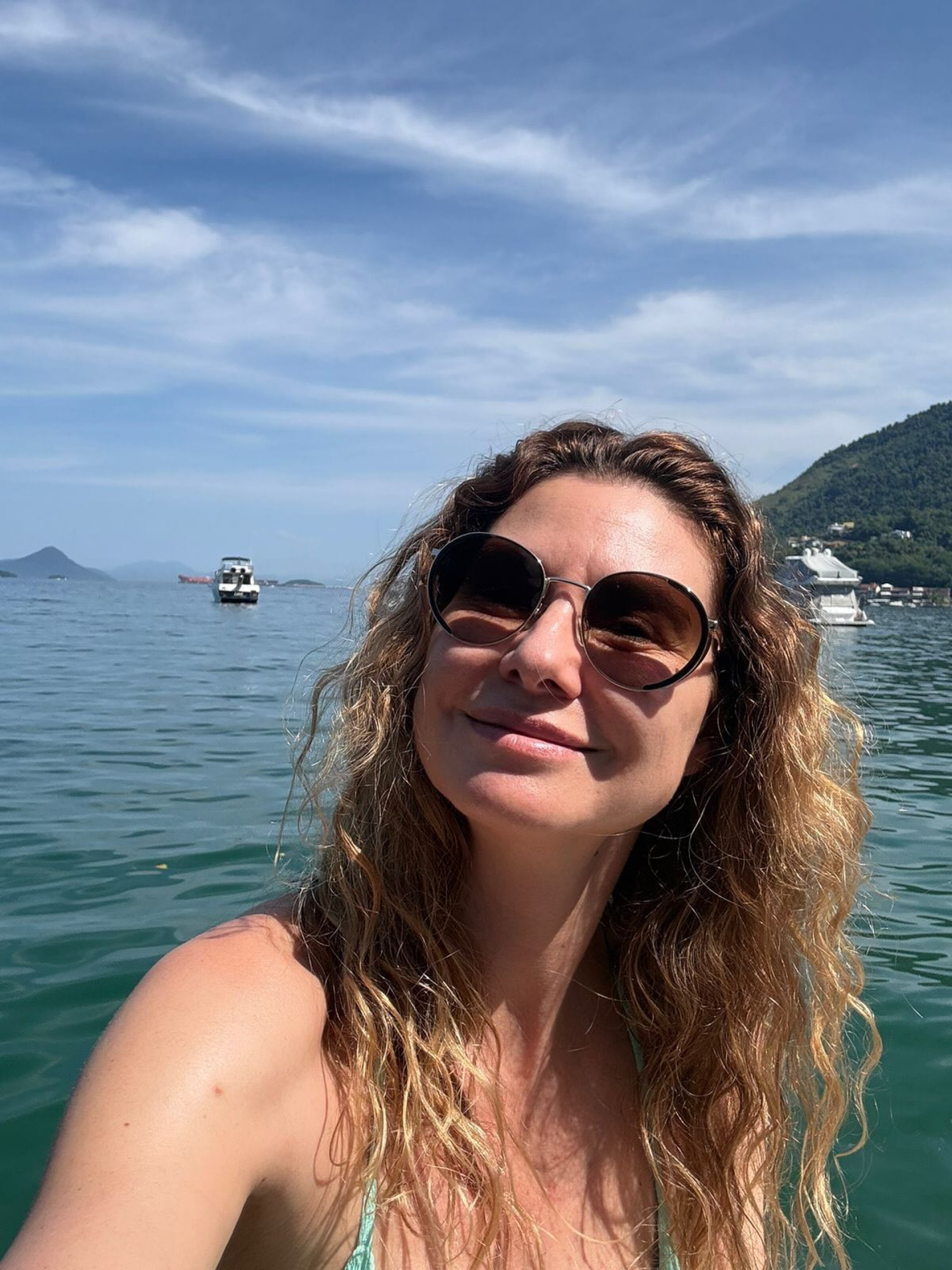 Longe das novelas, Lavinia Vlasak surge em viagem com amigas  - Reprodução Instagram
