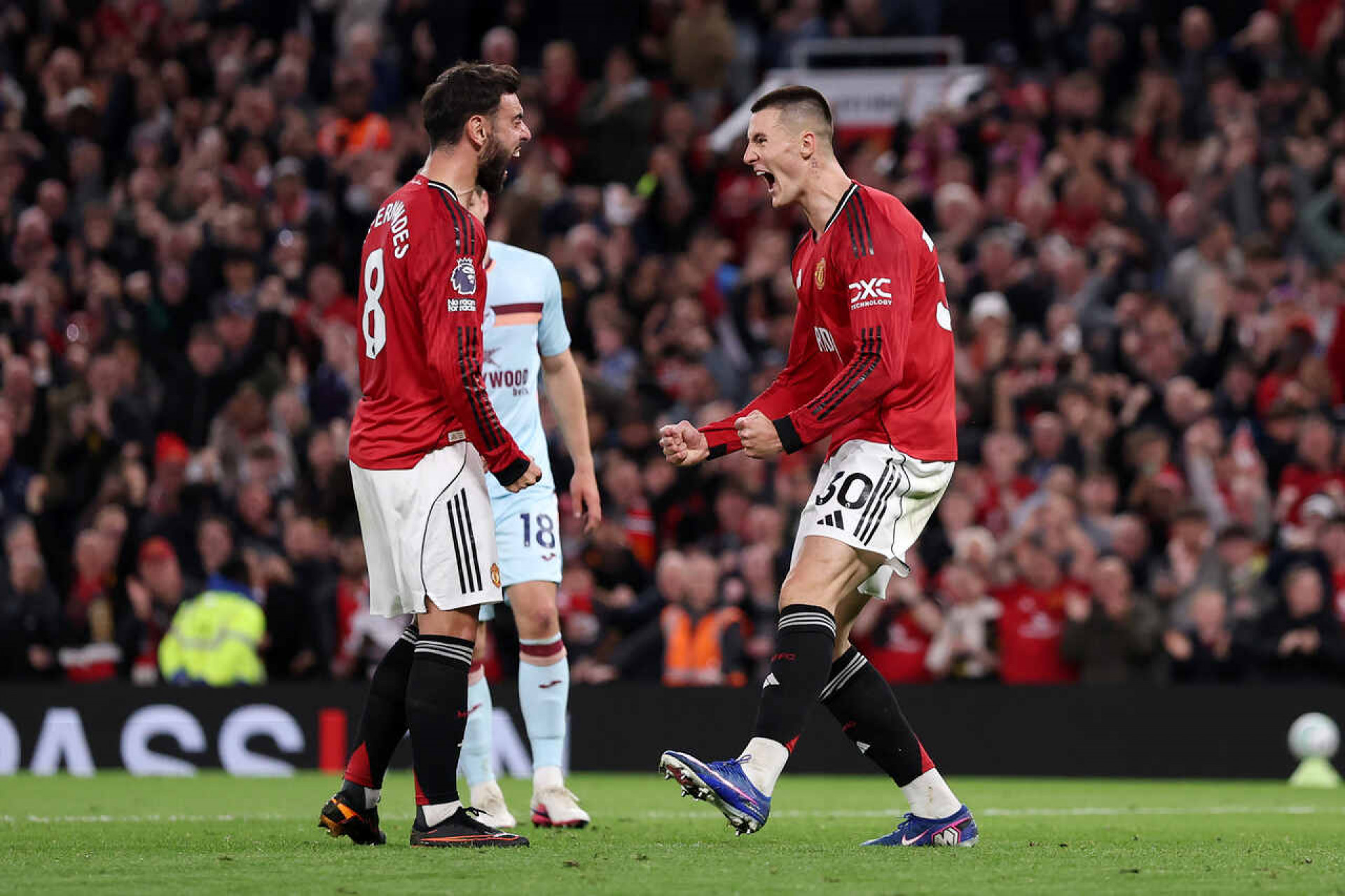 Manchester United vence o Brentford e se firma no G3 da Premier League