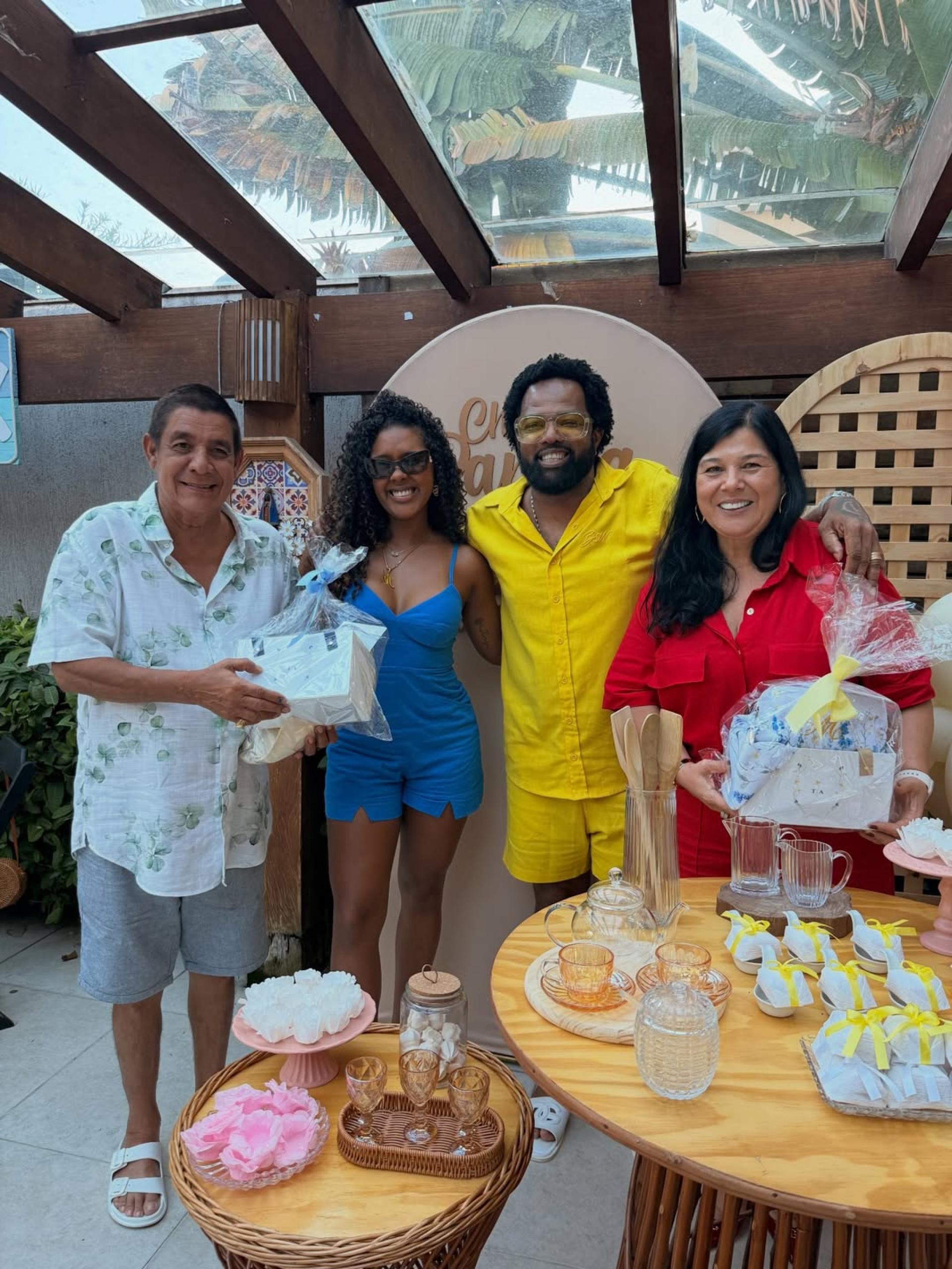 Xande de Pilares e Thay Pereira fazem chá de panela com presença de Zeca Pagodinho
 - Reprodução / Instagram