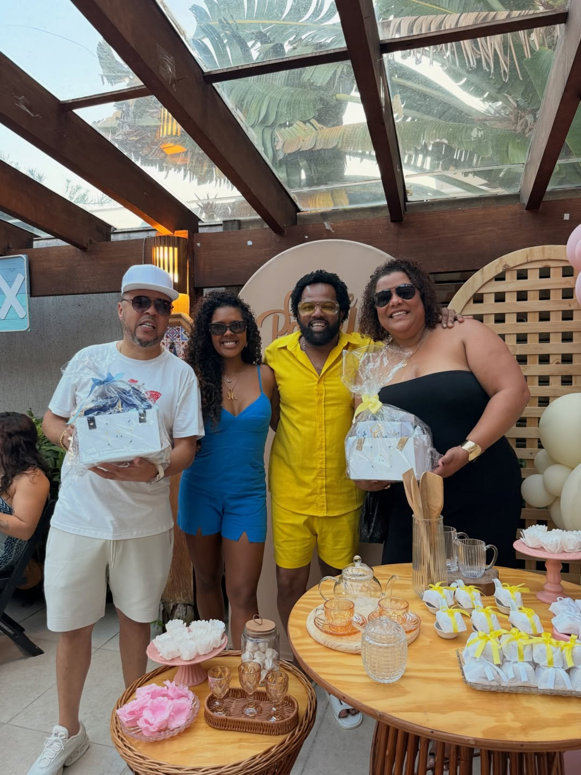 Xande de Pilares e Thay Pereira fazem chá de panela com presença de Andrezinho
 - Reprodução / Instagram