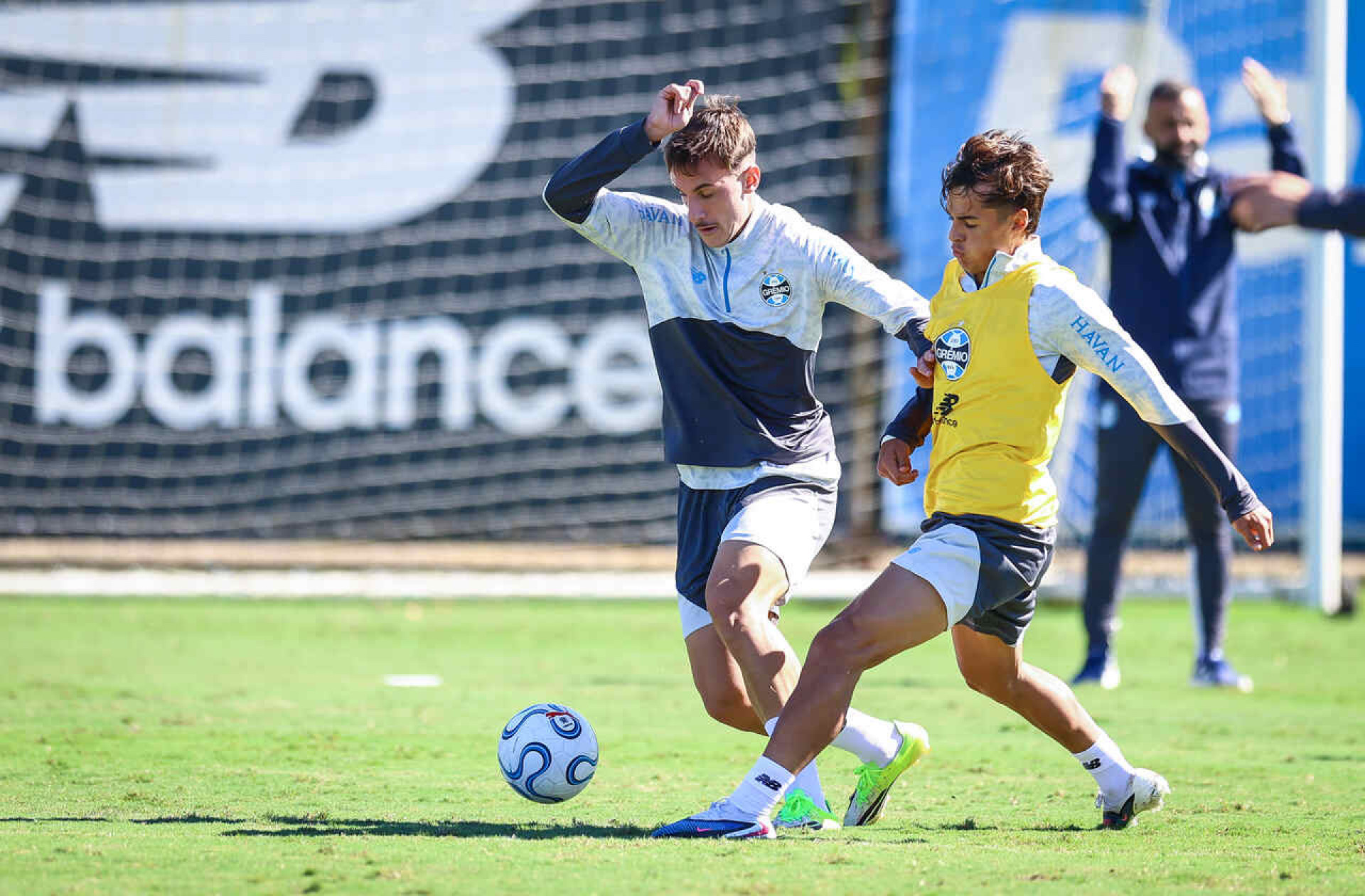 Evolu&ccedil;&atilde;o de Willian anima Gr&ecirc;mio antes de viagem para o Chile