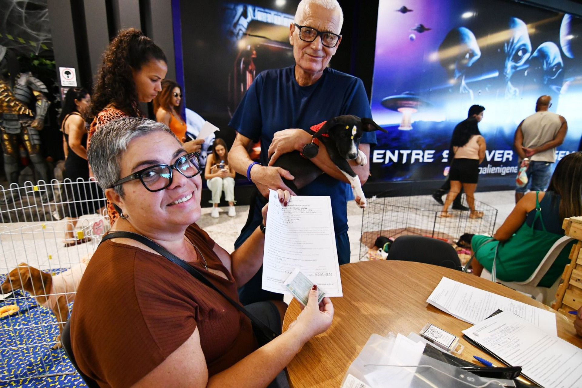 Com histórias marcadas pelo amor aos animais, casais adotam novos pets em Campanha de Adoção em Nova Iguaçu