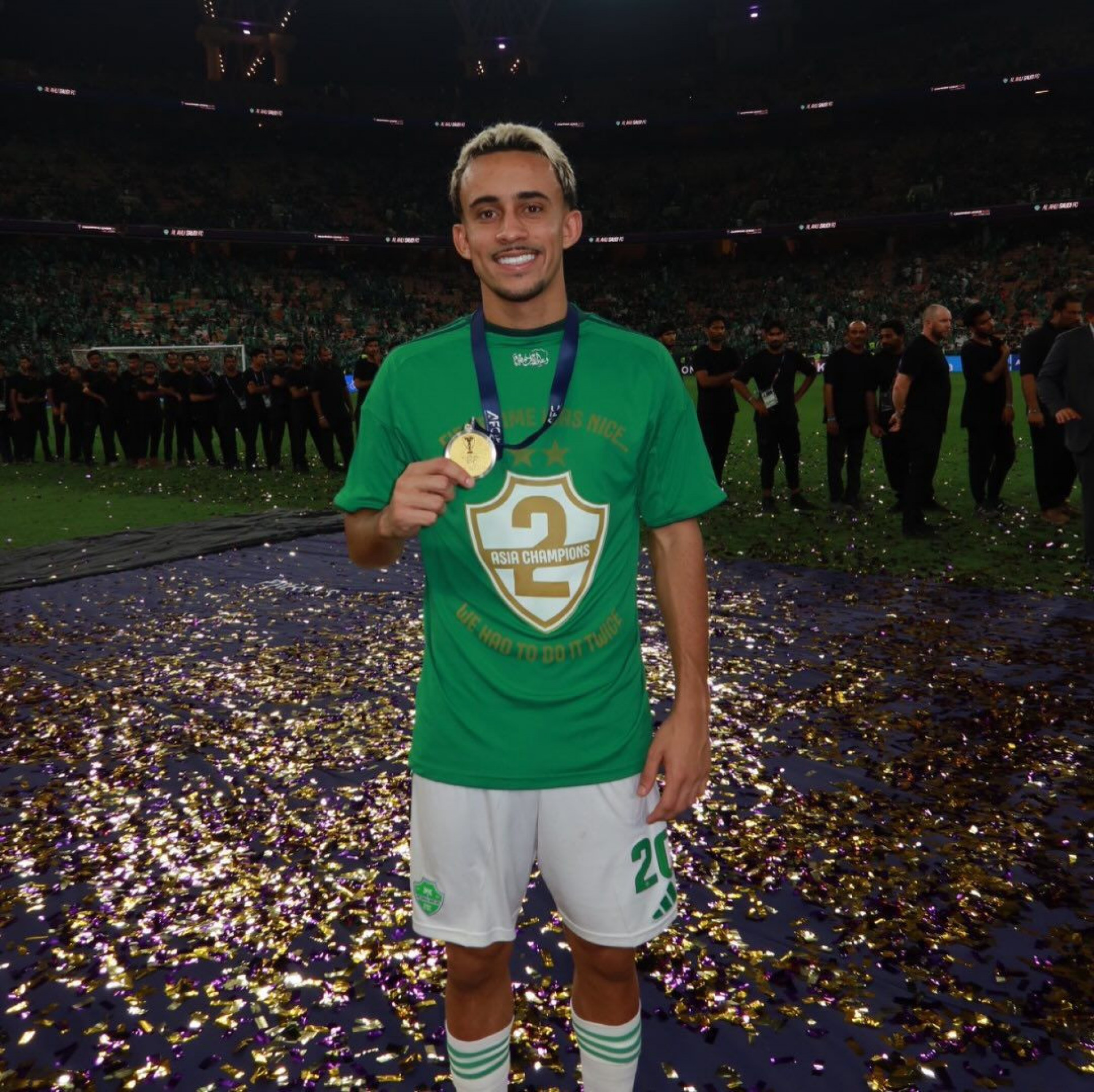 Revelado pelo Flamengo, jogador conquista título de importância na Ásia: 'Momento especial'