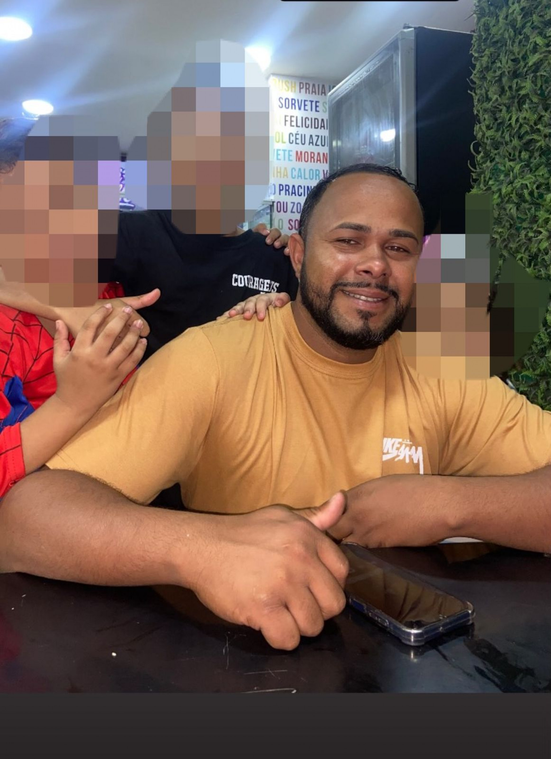 Serralheiro que morreu em montagem de palco prometeu levar filhos para brincar na volta para casa