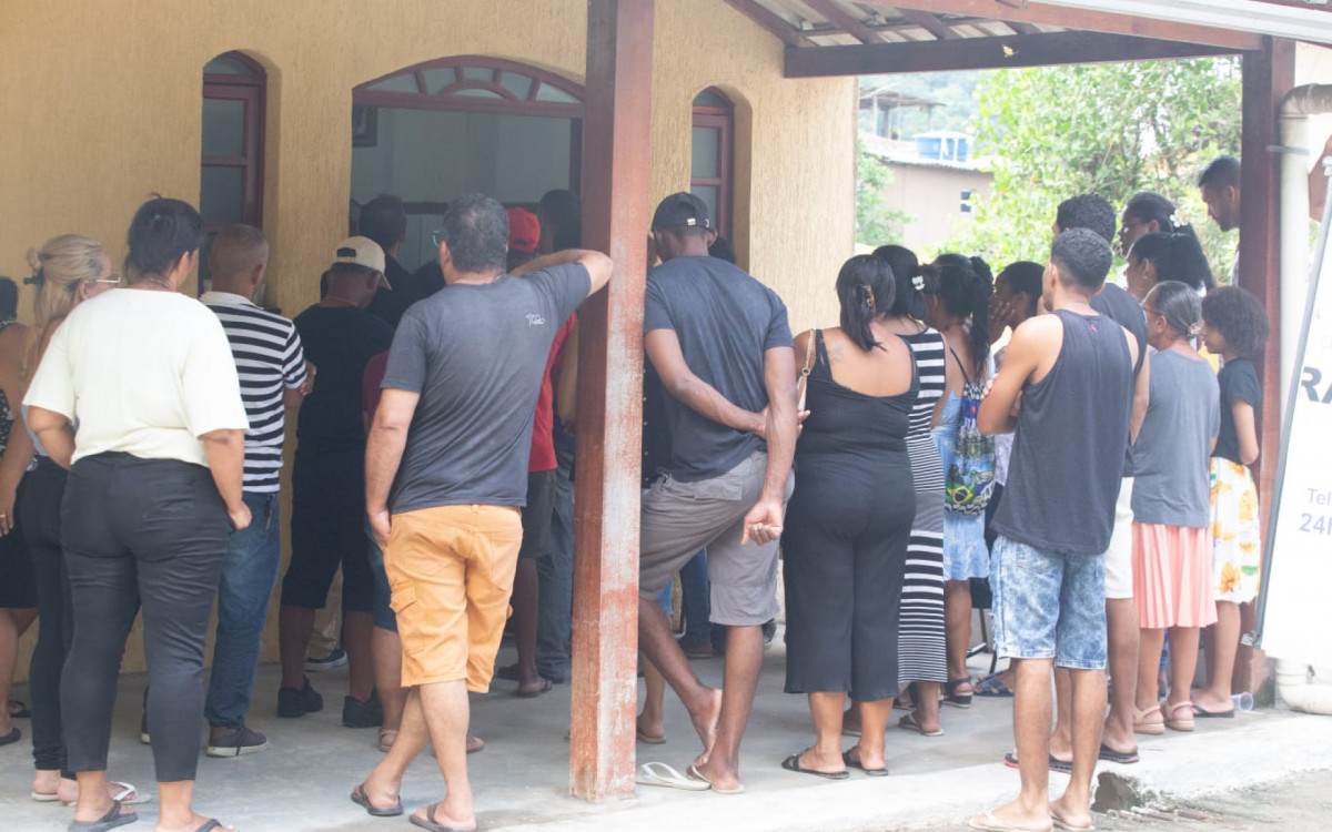 Sepultamento de Gabriel de Jesus, 28 anos, reuniu familiares e amigos no Cemit&eacute;rio Suru&iacute;, em Mag&eacute;