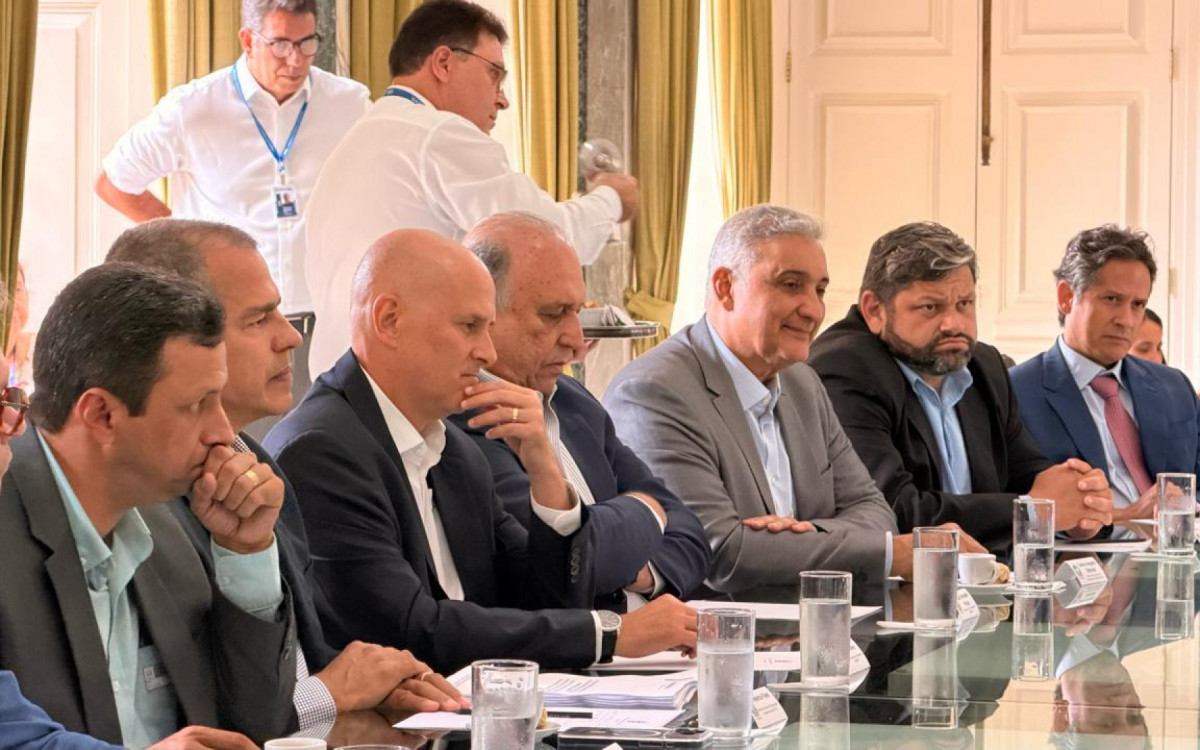 Prefeitos e representantes do interior do Rio participam de audiência na Alerj em defesa dos royalties