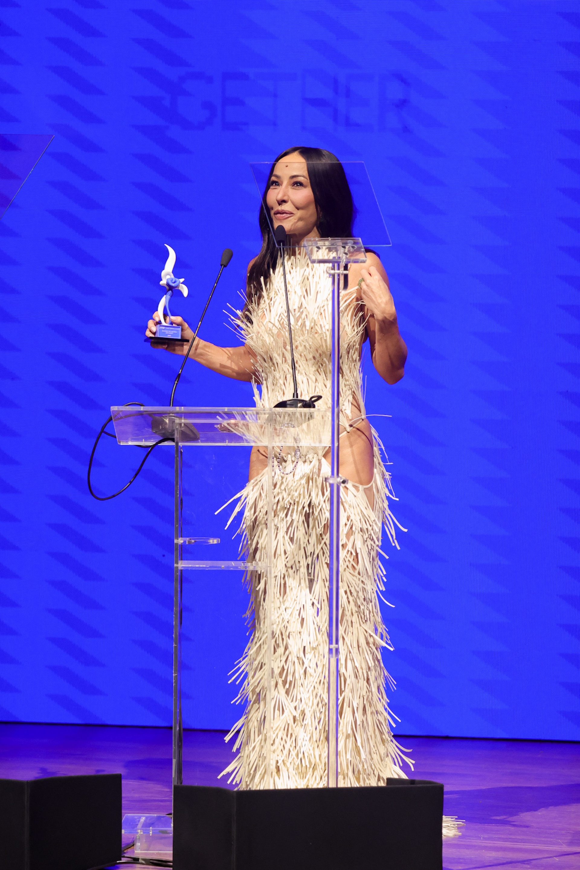 Sabrina Sato recebe prêmio em Brasil Fashion Awards - Brazil News