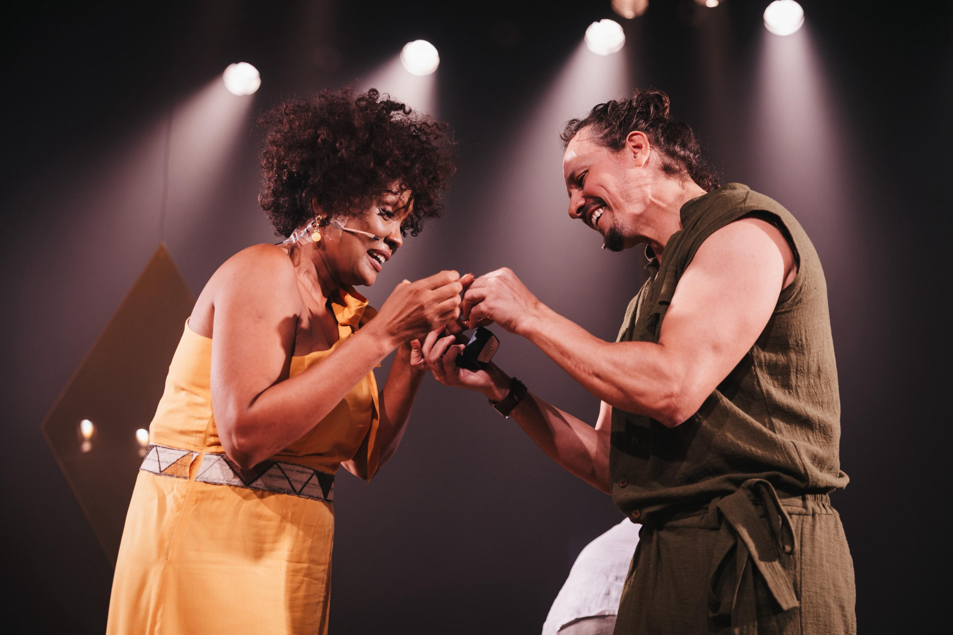 Isabel Fillardis é surpreendida com pedido de casamento - Guilherme Silva / Brazil News