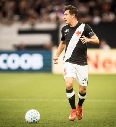 Lucas Piton acumula falhas e é vaiado pela torcida em derrota