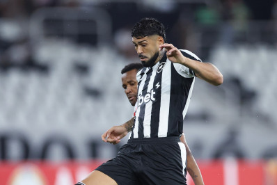 Barboza deixa futuro em aberto no Botafogo: 'Tenho muita coisa para falar'