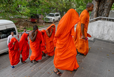 Monges budistas são presos com mais de 100 kg de maconha em aeroporto 