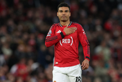 Torcida do Manchester United pede renovação de Casemiro: 'Mais um ano'