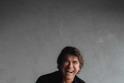 Milton Guedes revisita sucessos de Lulu Santos em turnê e ganha 'benção' do cantor