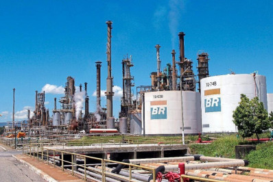 Acidente em refinaria da Petrobras deixa trabalhador gravemente ferido