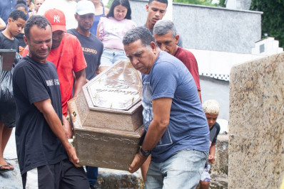 Família se despede de serralheiro que morreu em montagem de palco da Shakira: 'Coração enorme'