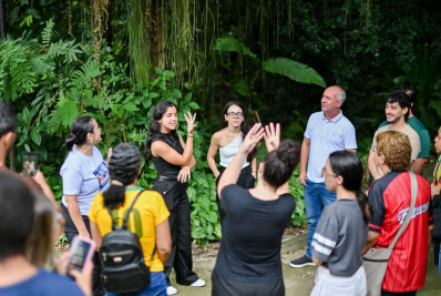 Caminhada guiada em Libras promove inclusão e aproxima comunidade surda da natureza em Barra Mansa