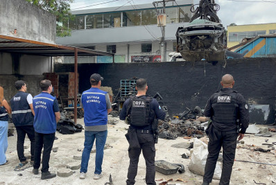 Donos de ferro-velho em São Gonçalo são presos em flagrante