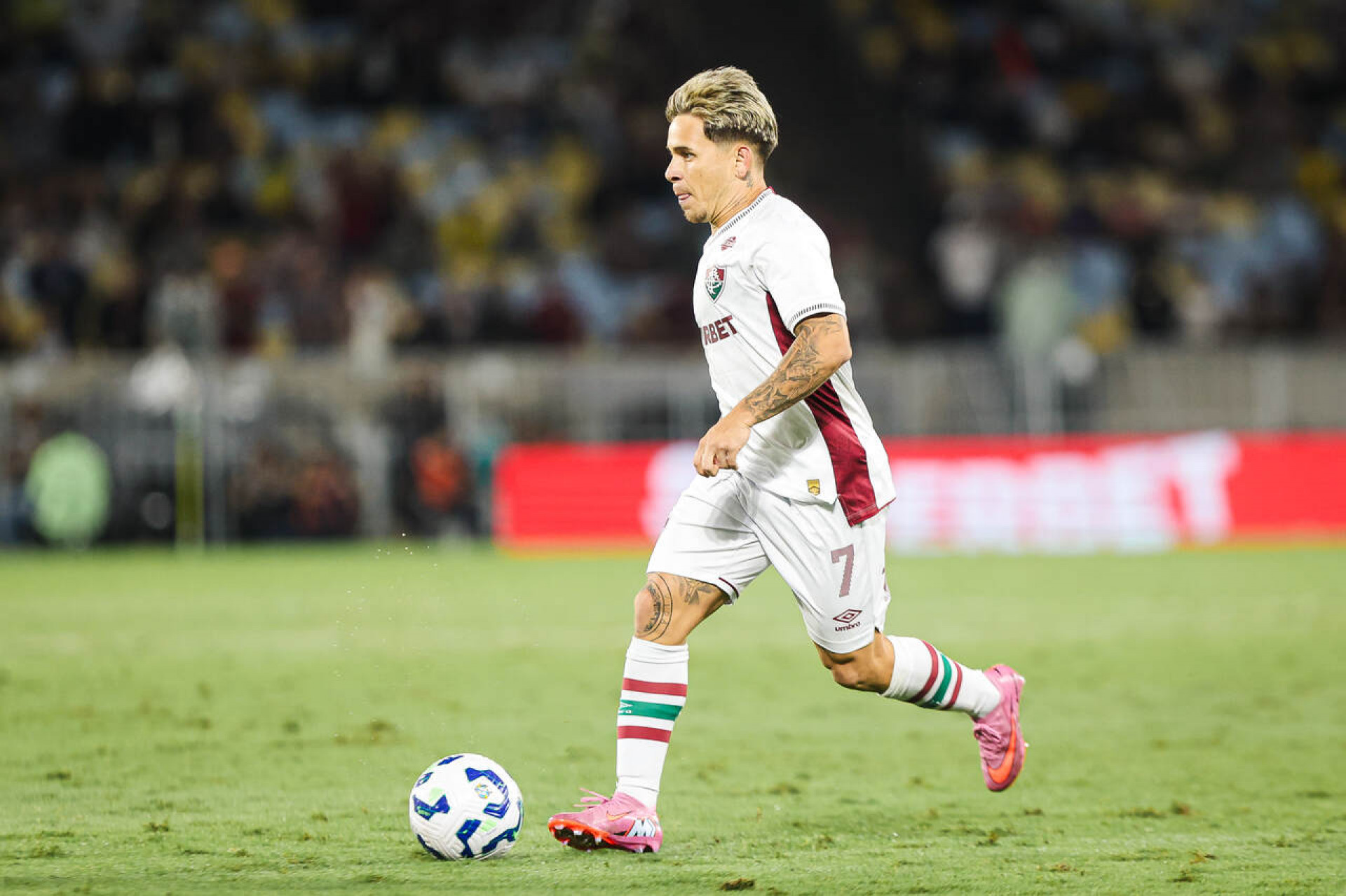 Estrangeiros disputam posi&ccedil;&atilde;o no ataque do Fluminense com aus&ecirc;ncia de meia