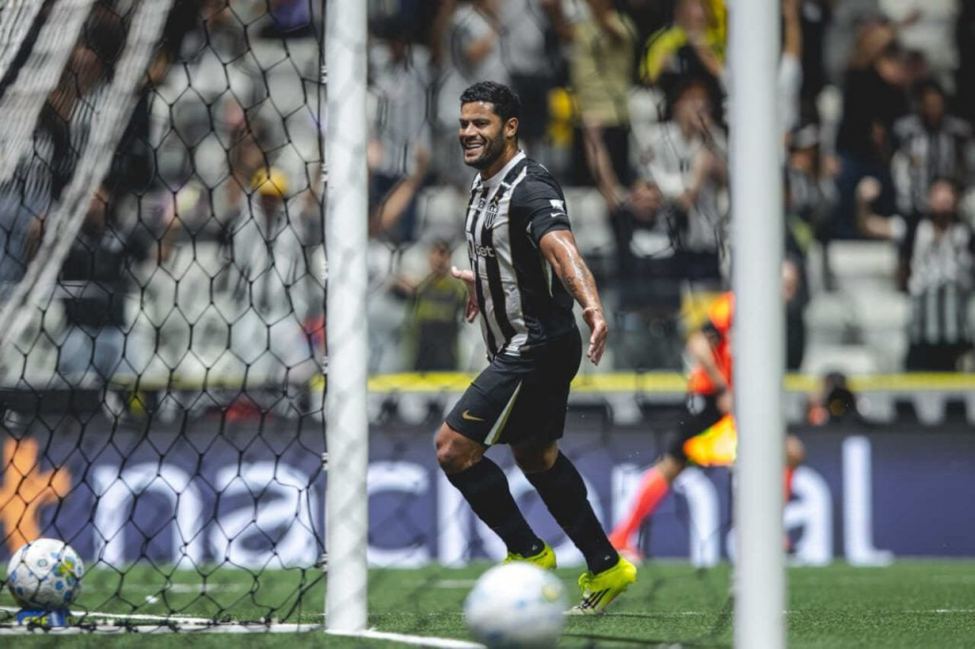 Fluminense avan&ccedil;a em conversas com Atl&eacute;tico por Hulk