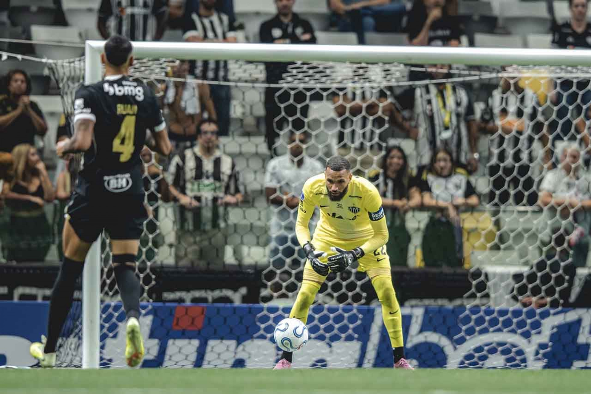 Atl&eacute;tico poupa titulares, aposta na base e indica mudan&ccedil;a t&aacute;tica para cl&aacute;ssico