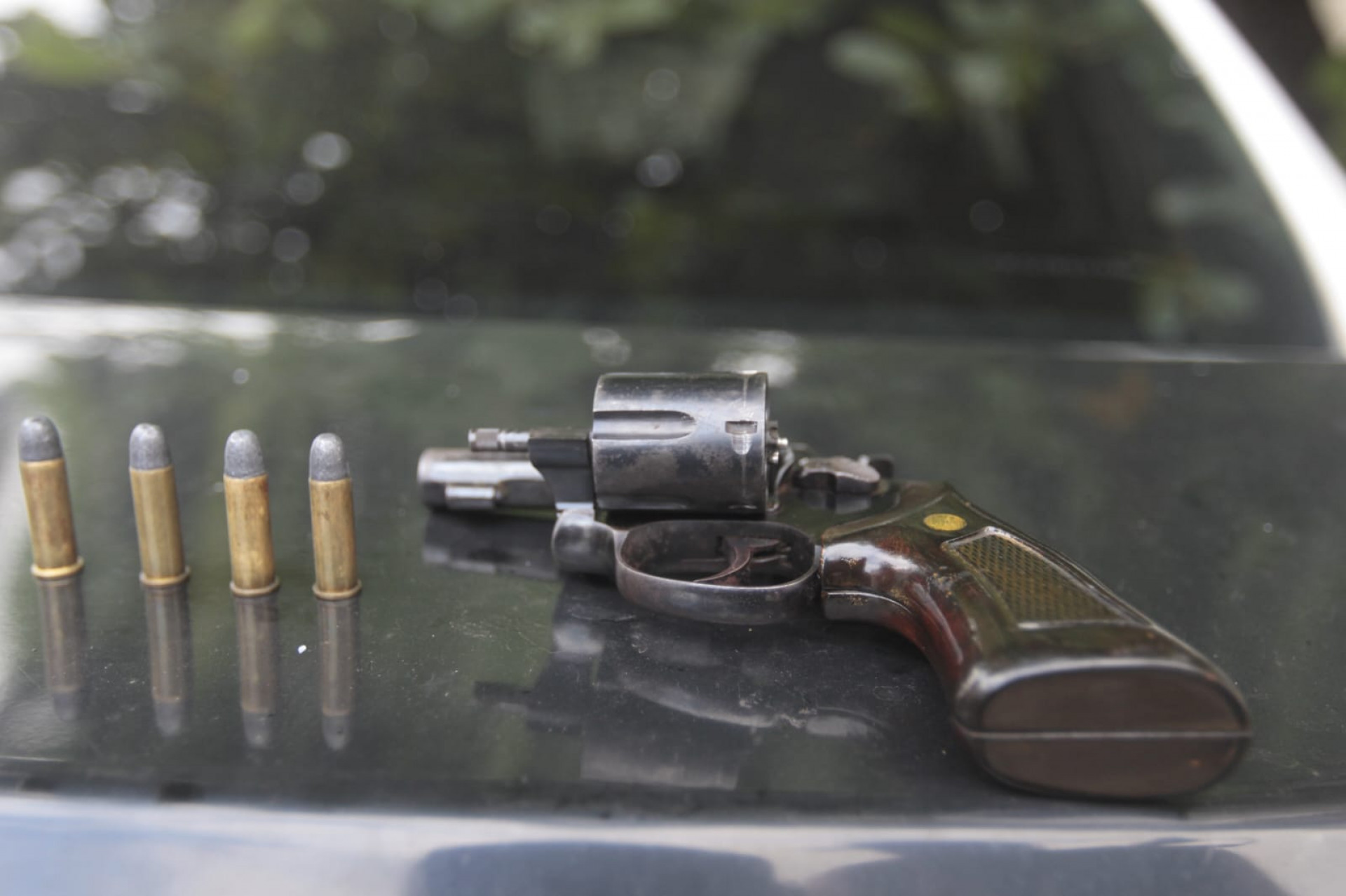 Arma foi apreendida pela 23ª DP (Méier) na operação - Reginaldo Pimenta / Agência O Dia