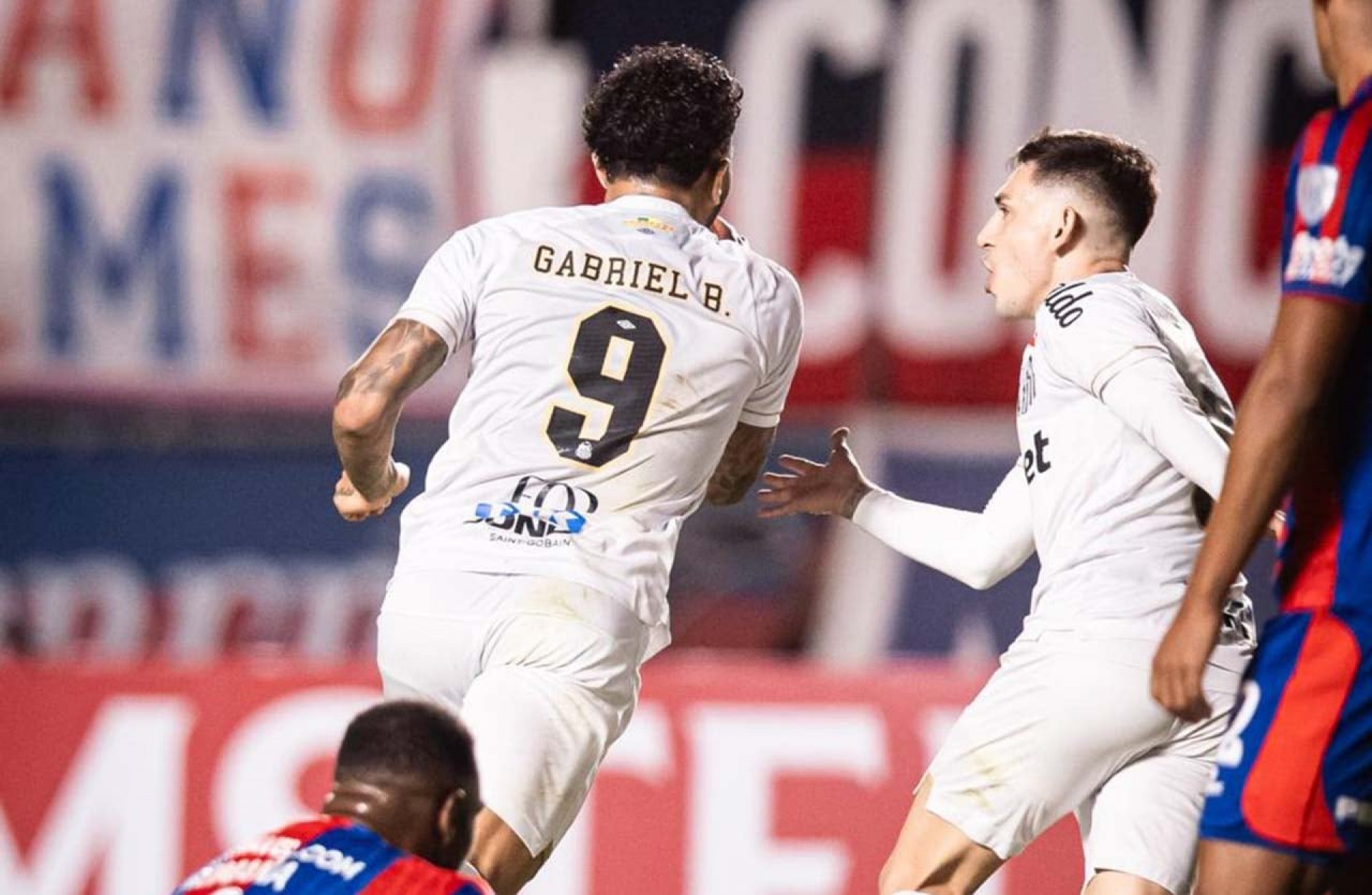 Com Neymar em campo, Santos empata com San Lorenzo na Argentina