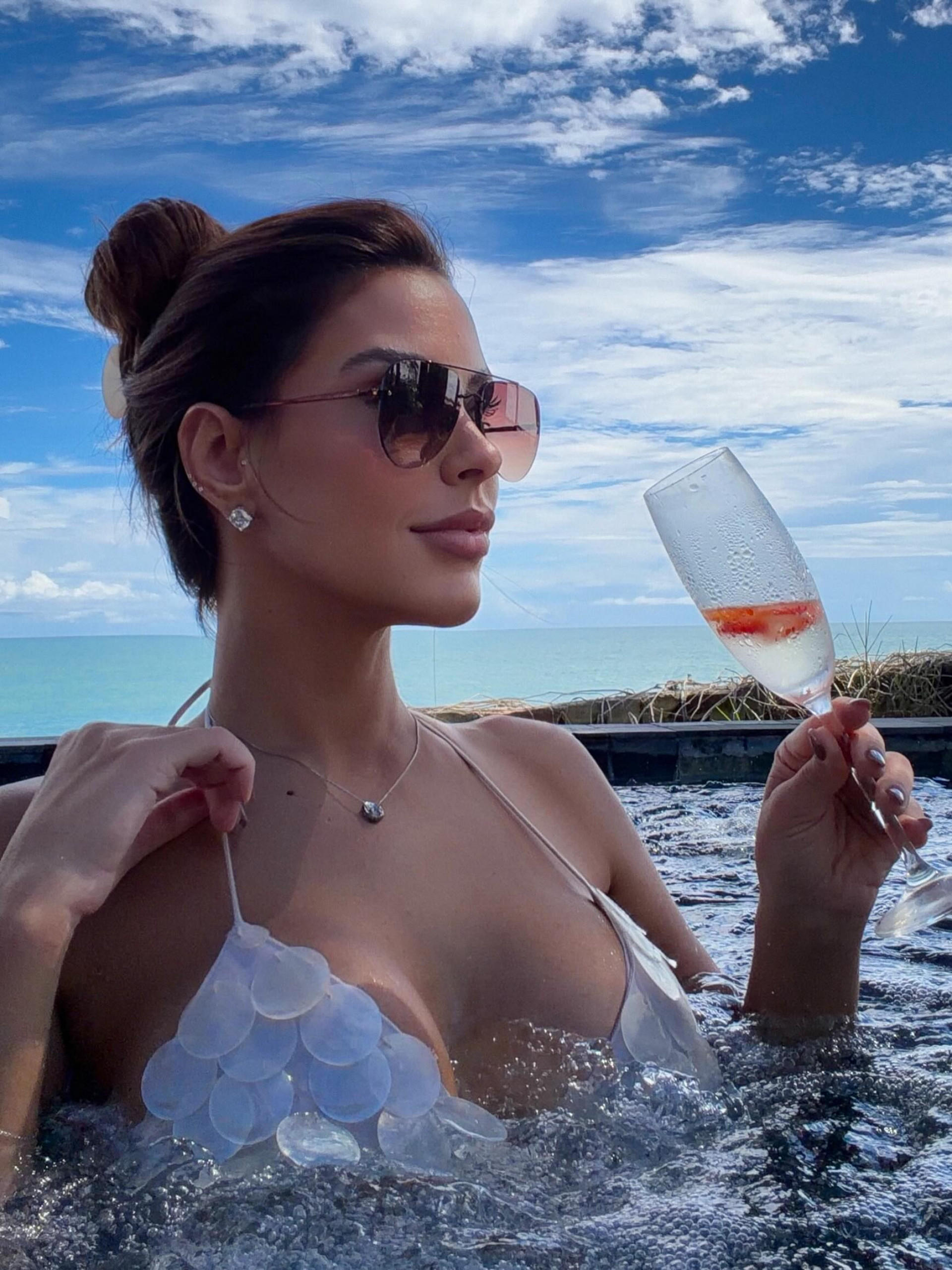 Em viagem a dois, Ivy Moraes e Arthur Picoli aparecem aos beijos em resort de luxo no Ceará - Reprodução Instagram