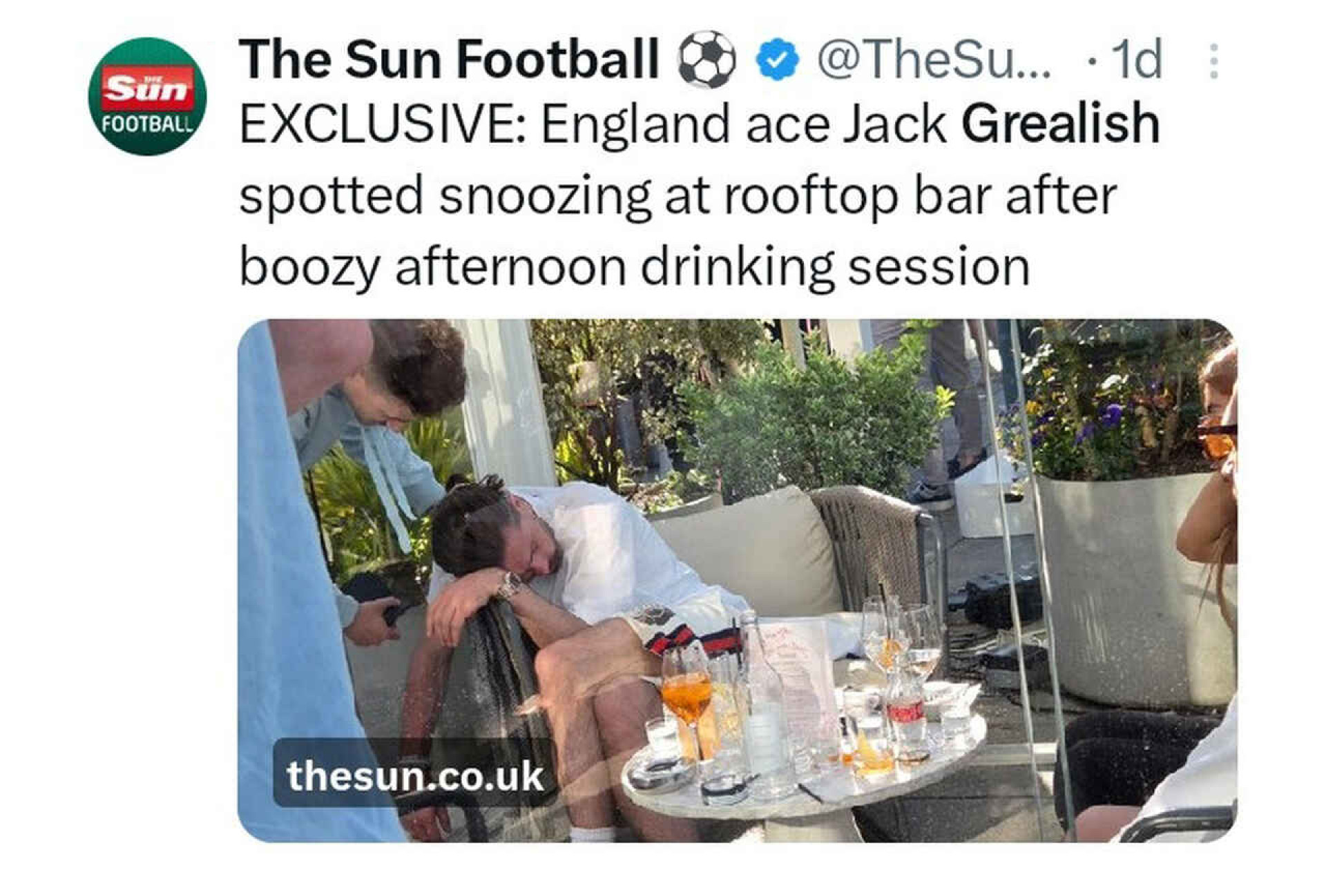 Astro do futebol ingl&ecirc;s &eacute; flagrado embriagado em bar ap&oacute;s noite de festa&nbsp;