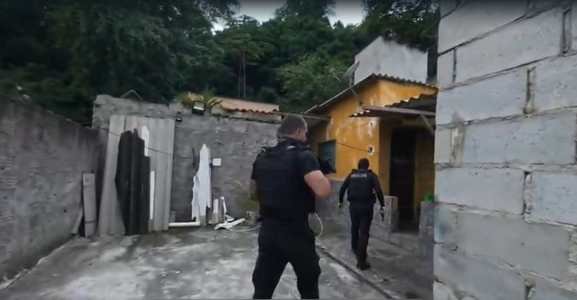 Núcleo do CV acusado de ameaça e extorsão a moradores de Duque de Caxias é alvo de operação