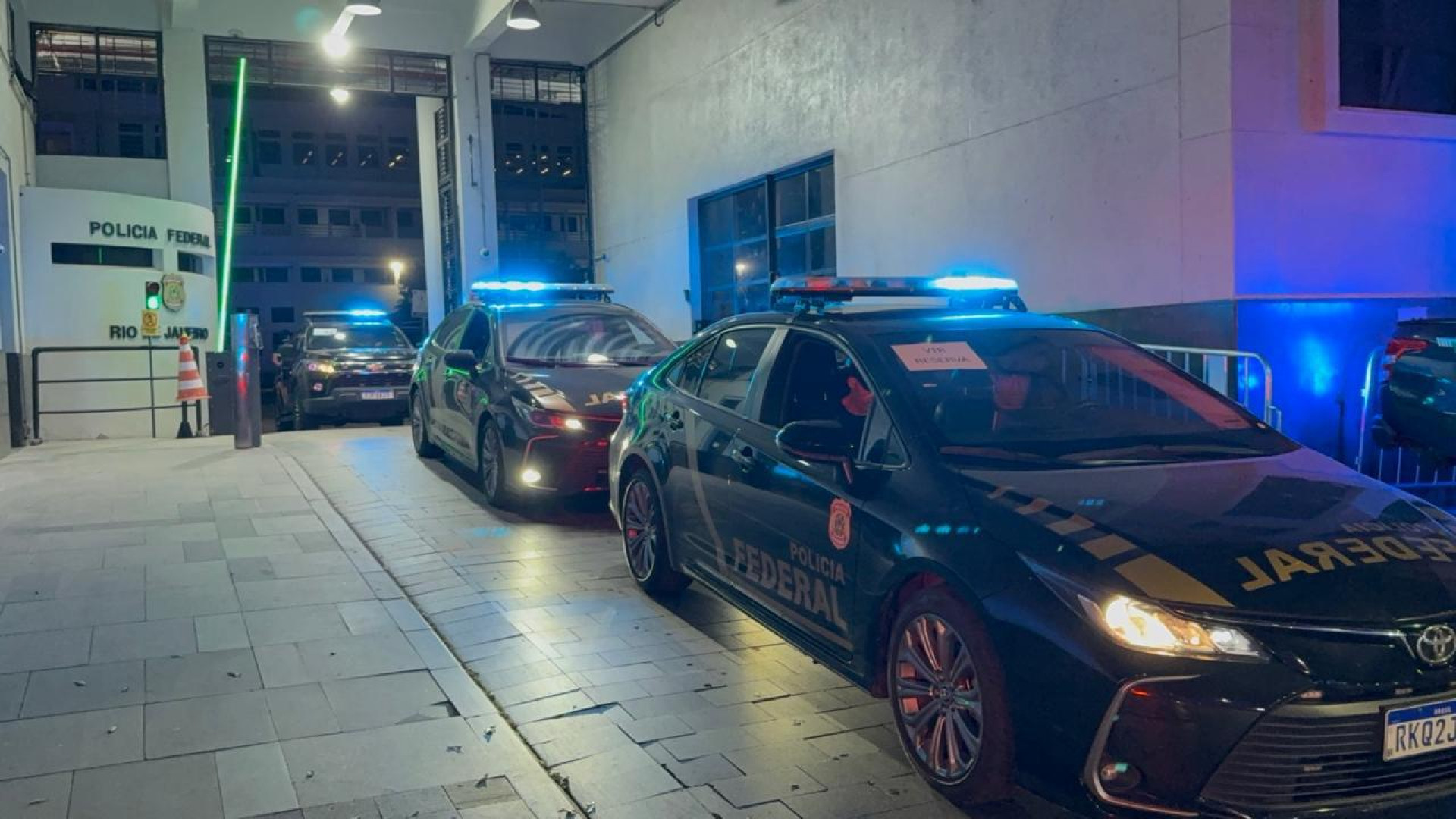 Policiais federais buscam cumprir 45 mandados de busca e apreensão - Divulgação / Polícia Federal