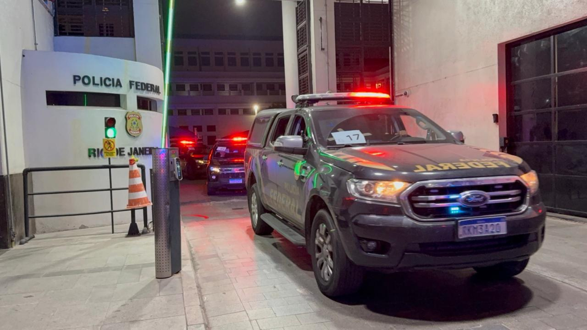 Policiais federais buscam cumprir 45 mandados de busca e apreensão - Divulgação / Polícia Federal