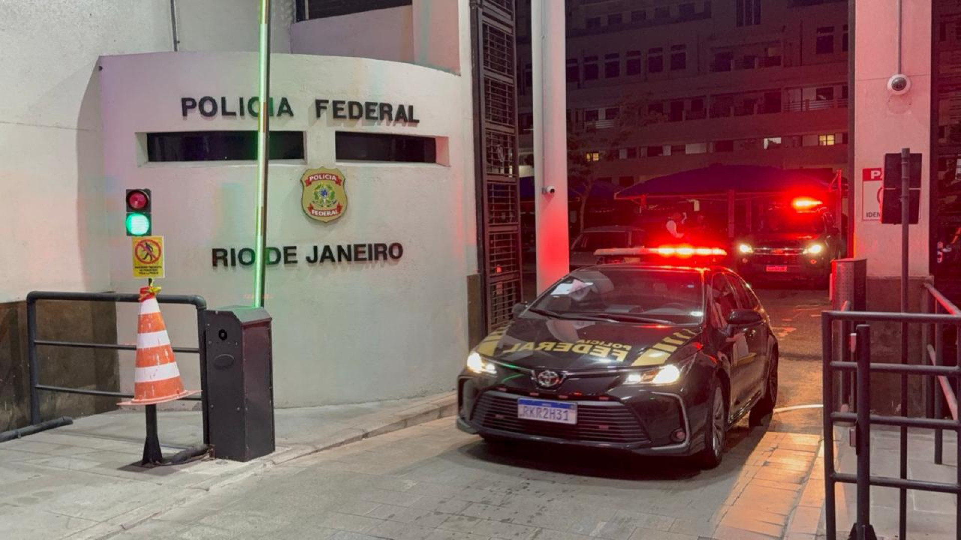 Policiais federais buscam cumprir 45 mandados de busca e apreensão - Divulgação / Polícia Federal